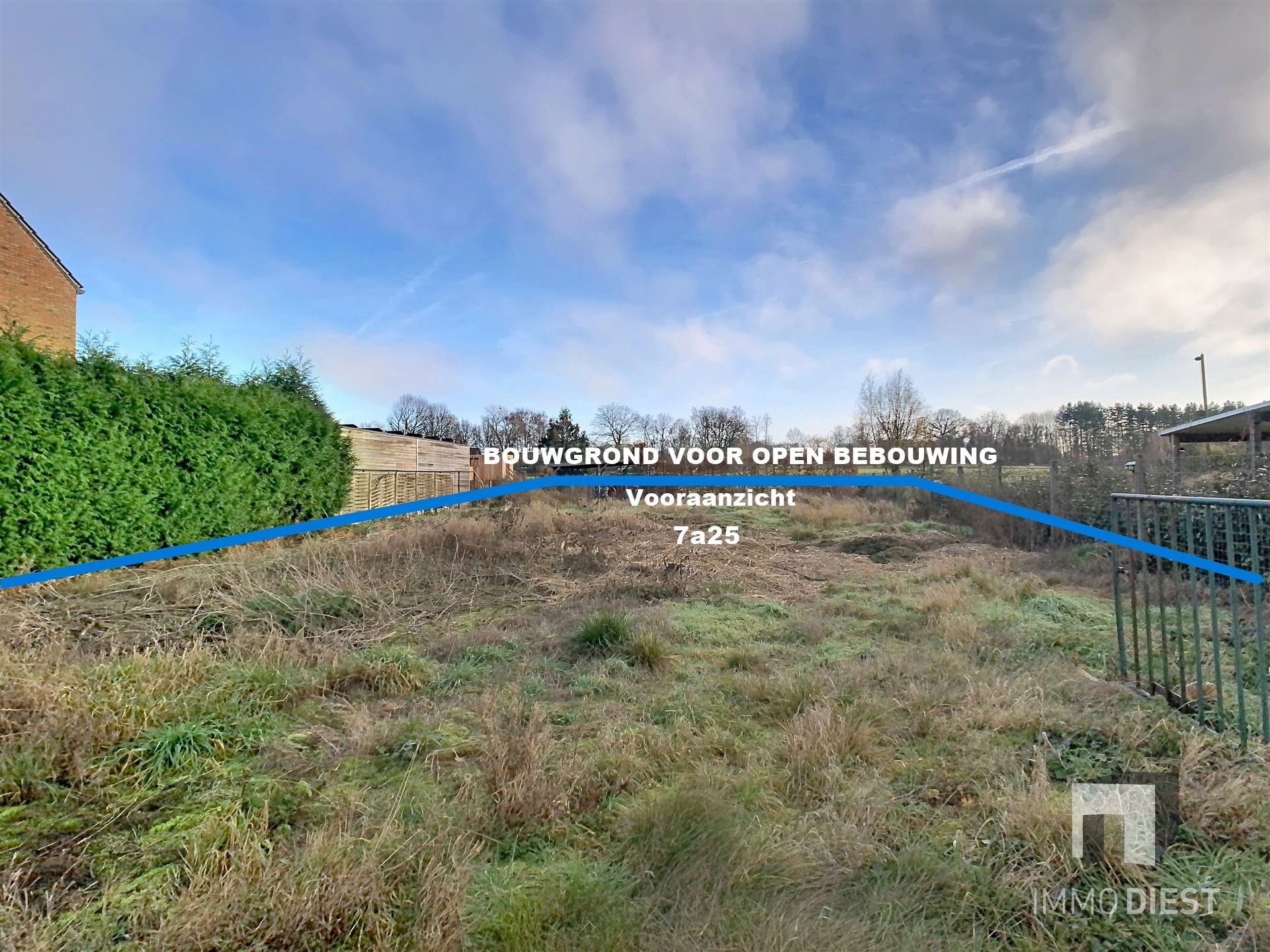 Aantrekkelijke bouwkavel voor open bebouwing  foto {{pictureIndex}}