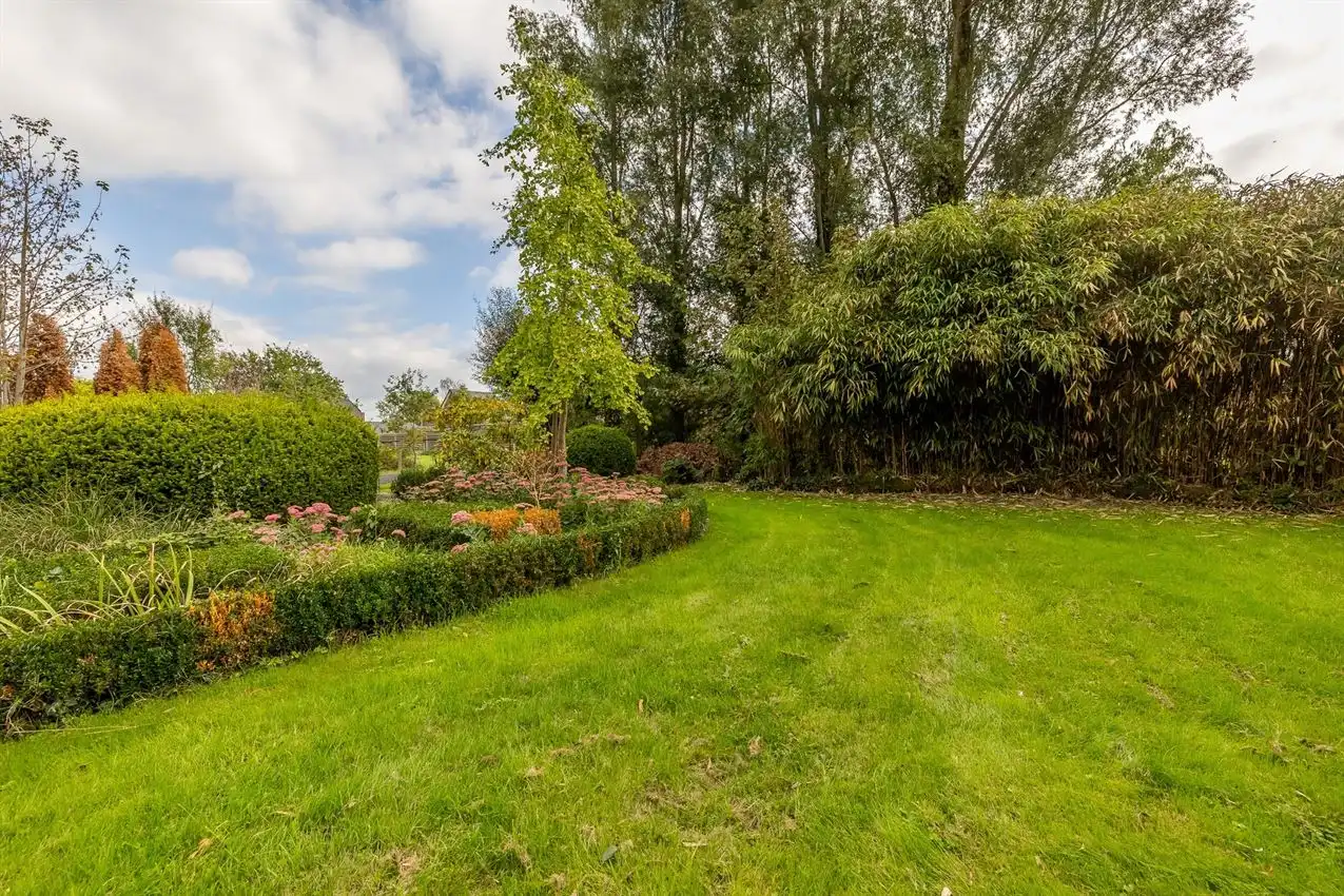 Uniek rustig wonen, helemaal achterin en midden in het groen. foto 6