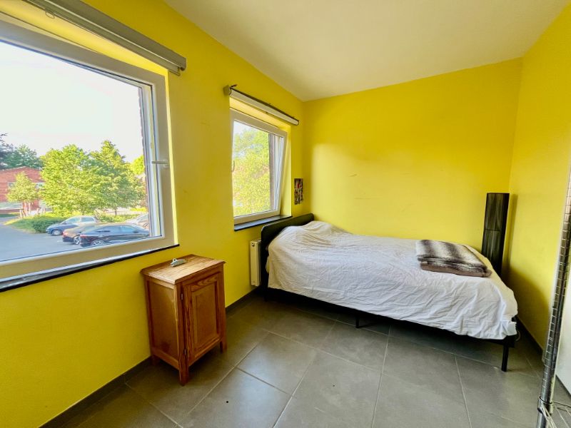 RECENTE WONING MET TUIN EN AUTOSTAANPLAATS foto 9