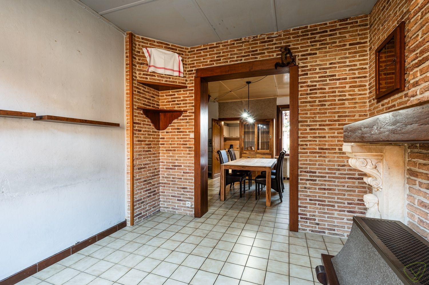 Charmante gesloten bebouwing met ruime tuin en renovatiepotentieel foto 4