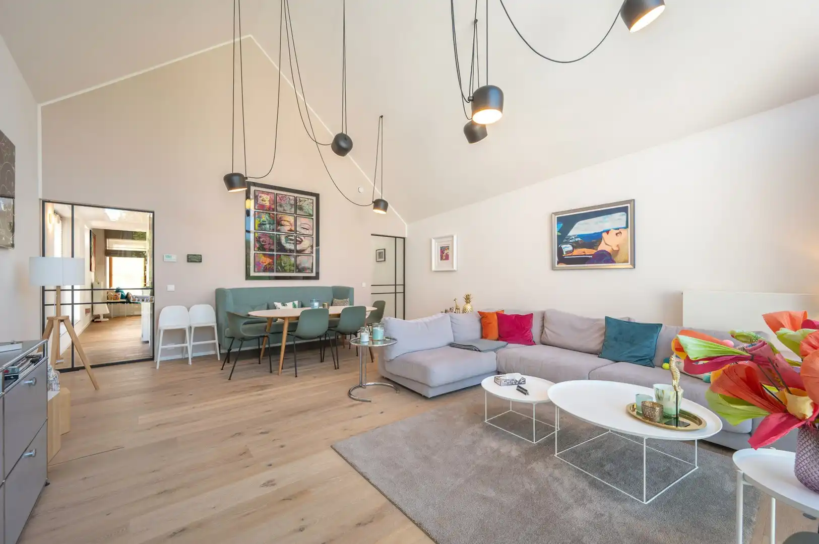 Recente woning aan het karaktervolle Oosthoekplein. foto 3