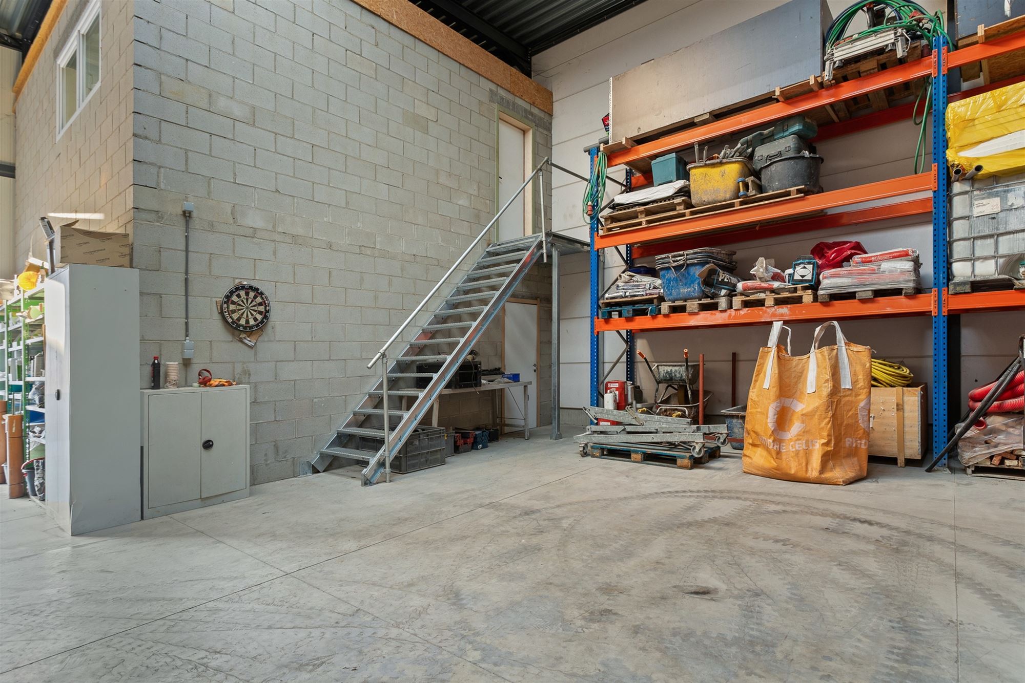 KMO-UNIT VAN 207 M2 MET BUREEL VAN 35M2 OP UITERST CENTRALE EN SNEL TOEGANKELIJKE LOCATIE TE HAM foto 5