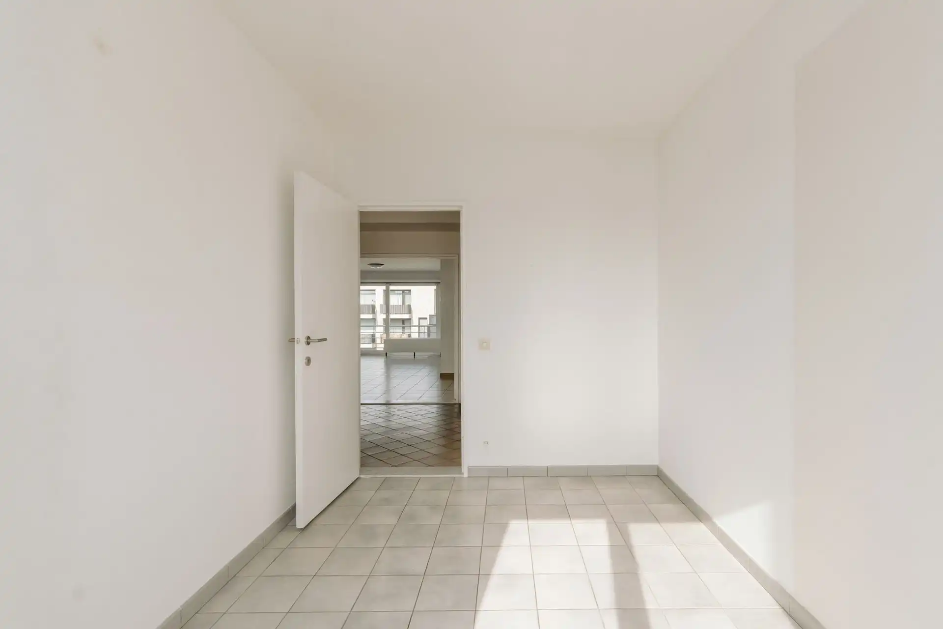 Lichtrijk appartement met 2 slaapkamers & staanplaats foto 15