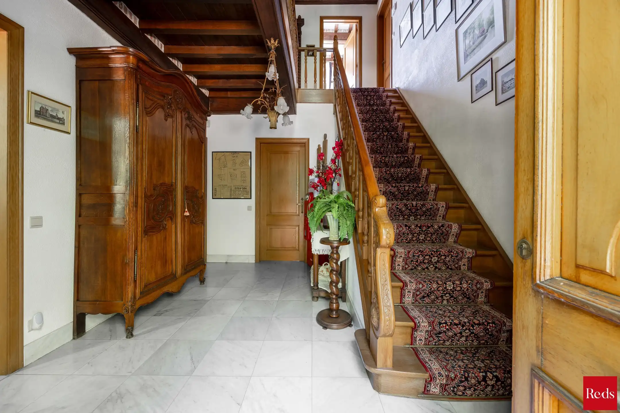 Karaktervolle villa op ruim perceel foto 4