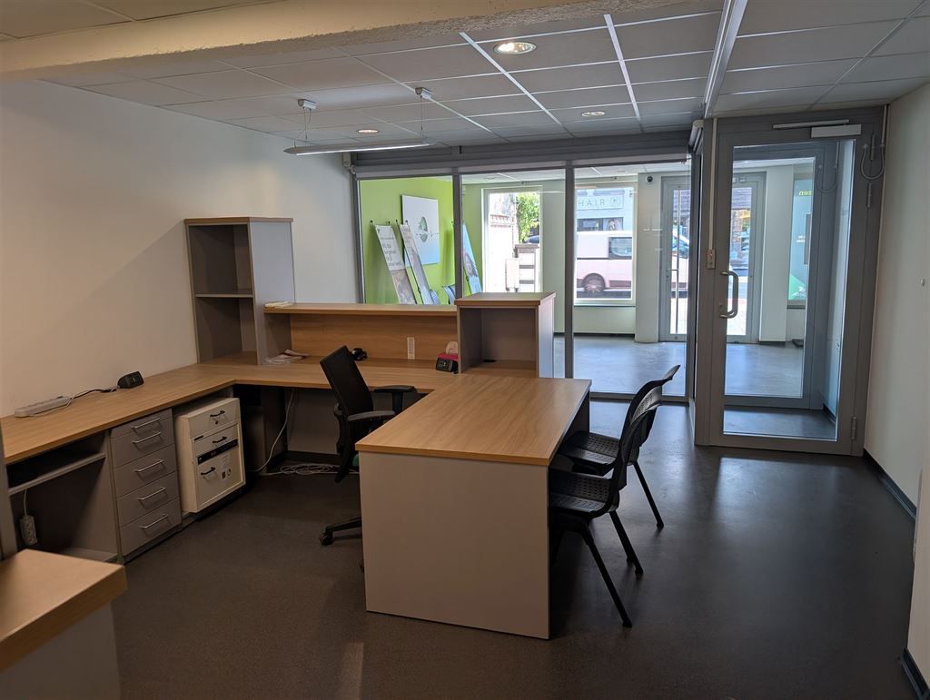 Kantoor of winkel in centrum 's-Gravenwezel foto 8