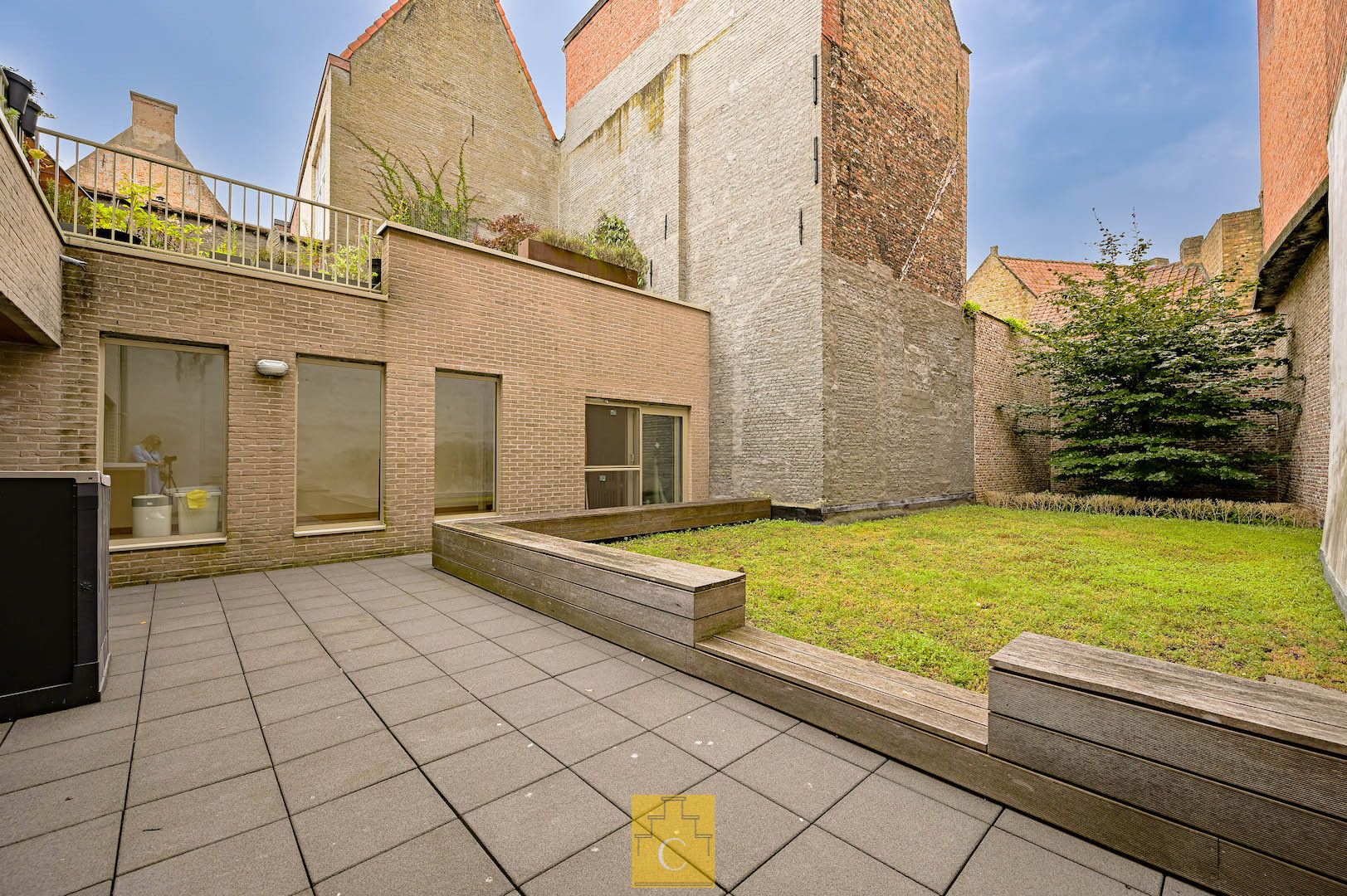 Gelijkvloersappartement zonneterras en tuin,  autostandplaats in kleine luxe-residentie tussen Sint-Salvators en Markt foto 6