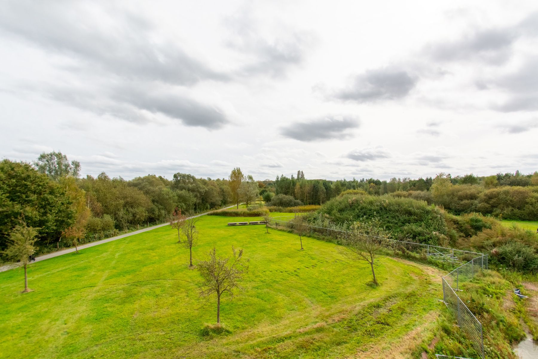 Rustig en comfortabel 2slpk appt. met zicht op park  foto 6