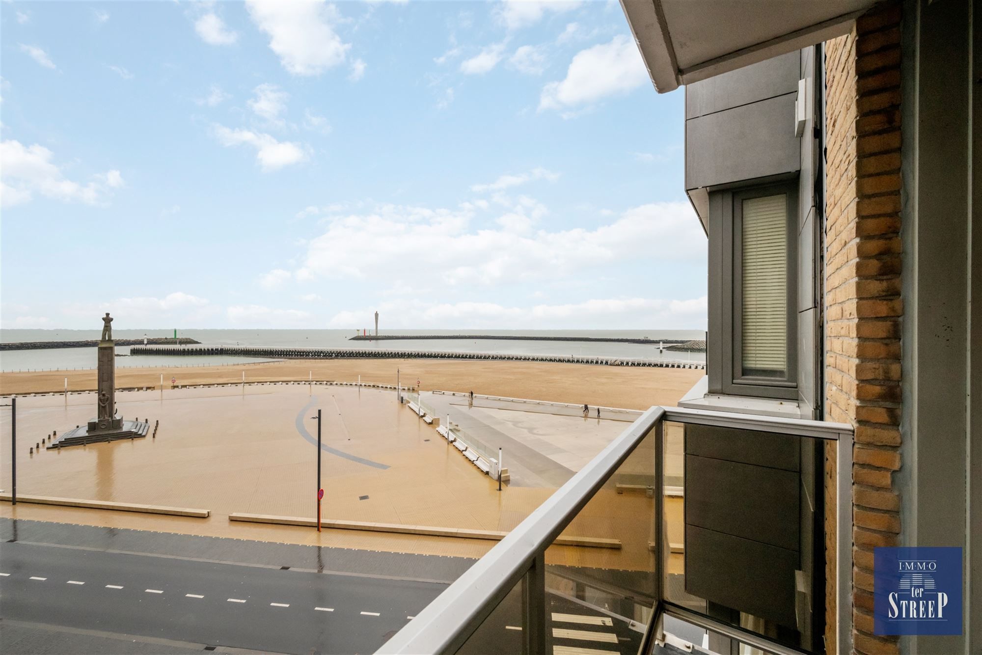 Gemeubelde studio met zeezicht foto 14