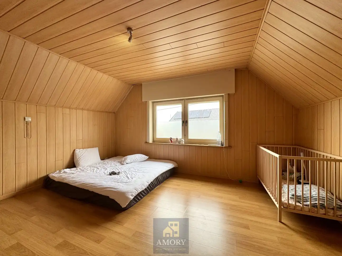 Halfopen woning met dubbele garage foto 9