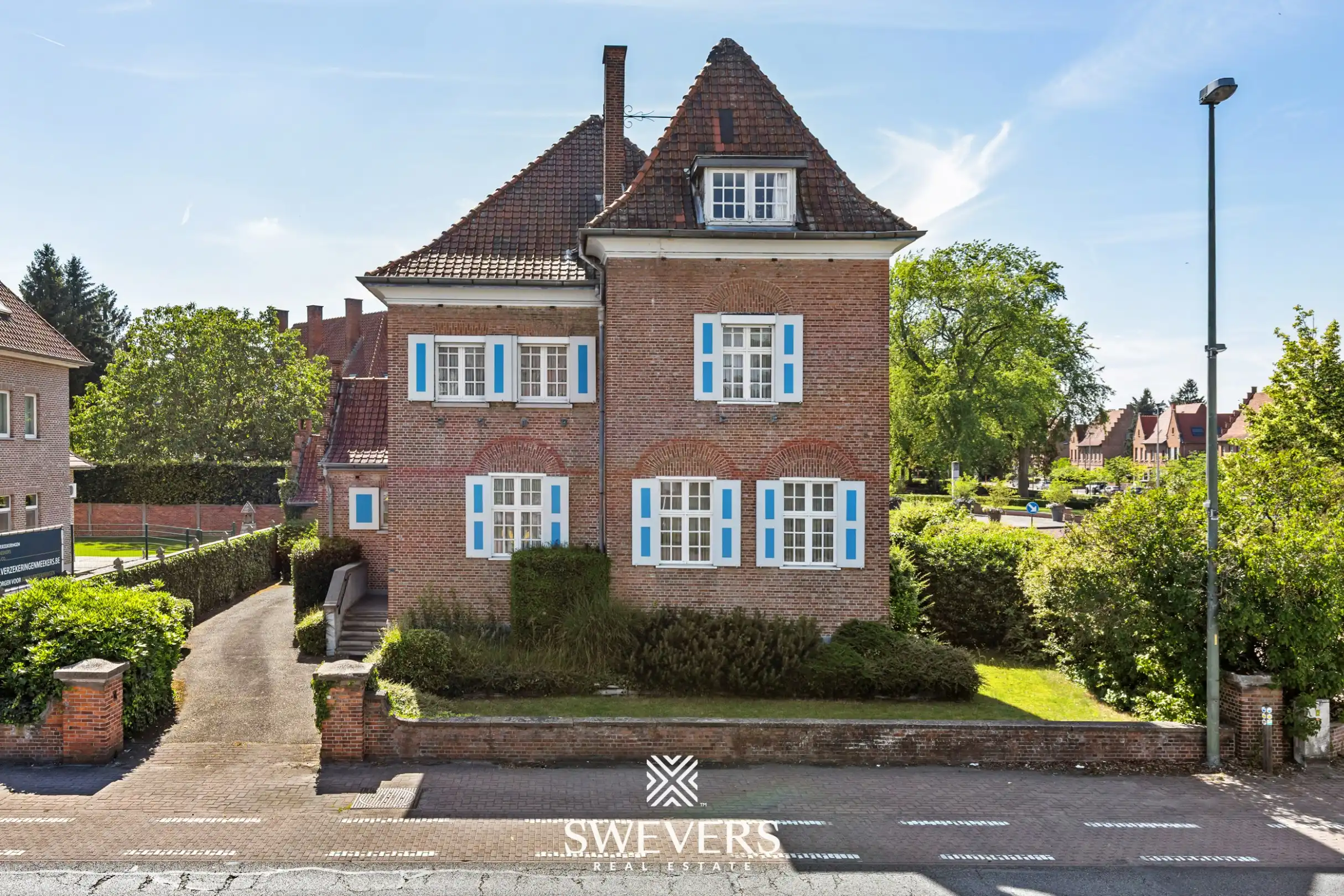Hoofdfoto van de publicatie: Unieke renovatiekans: ingenieurswoning met 5 slpk op ruim perceel in het hart van Beringen
