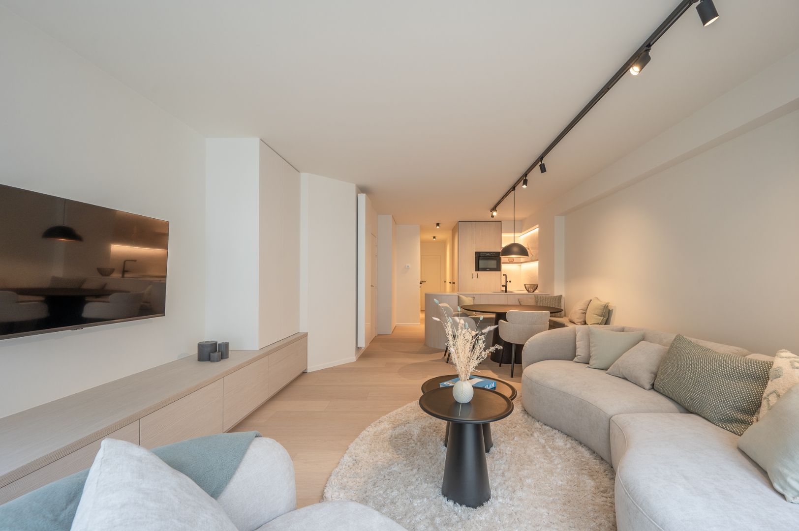 Luxueus gerenoveerd appartement met zijdelings zeezicht foto 3