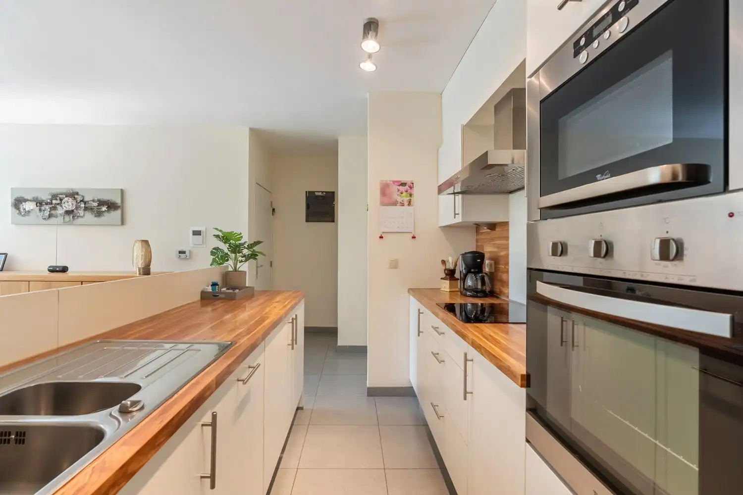 Goed onderhouden gelijkvloersappartement met 2 slaapkamers, ondergrondse autostaanplaats en kelder te Linden ! foto 6
