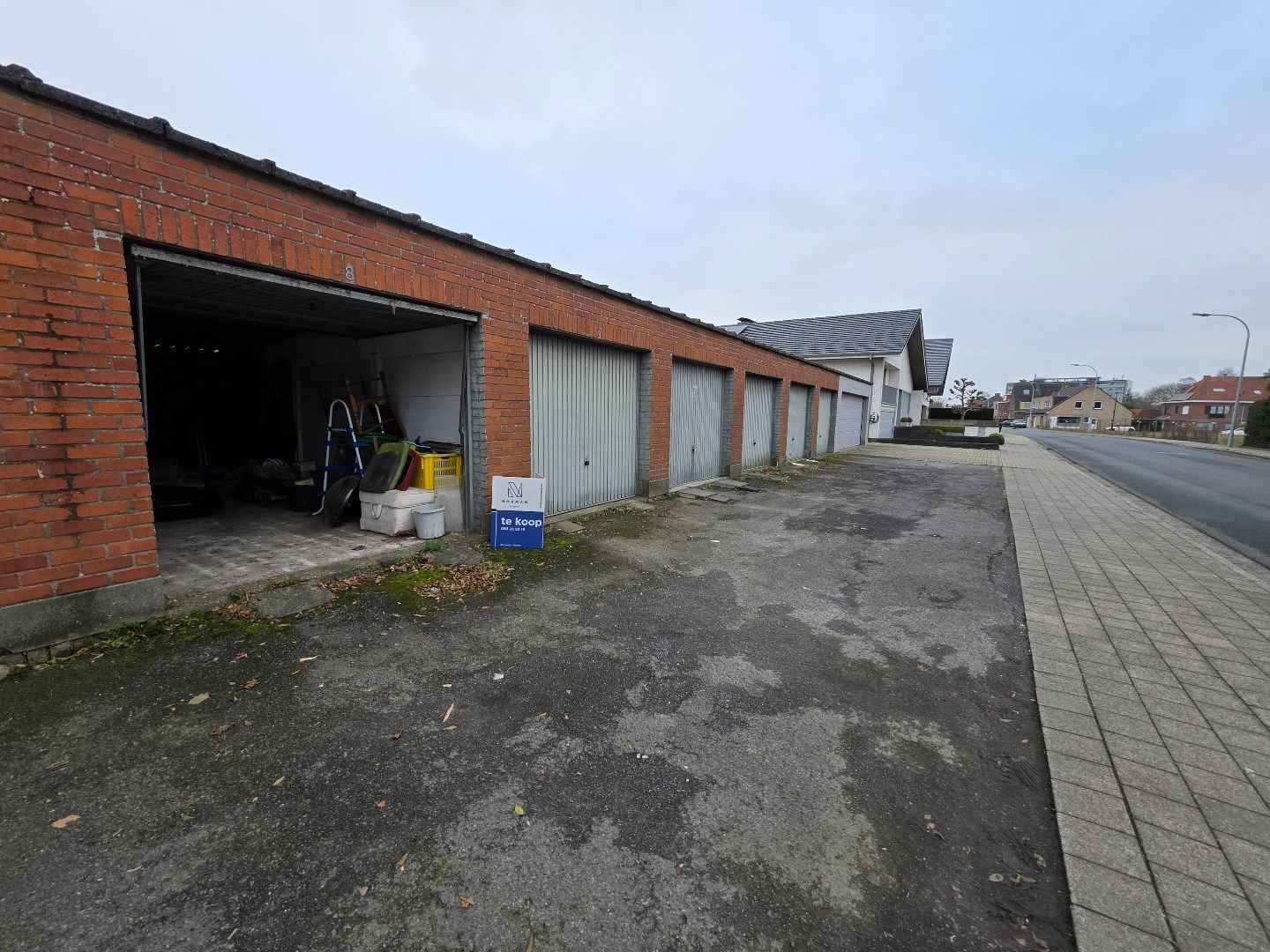 Dubbele garagebox inclusief 2 staanplaatsen te koop in Kuurne foto 5