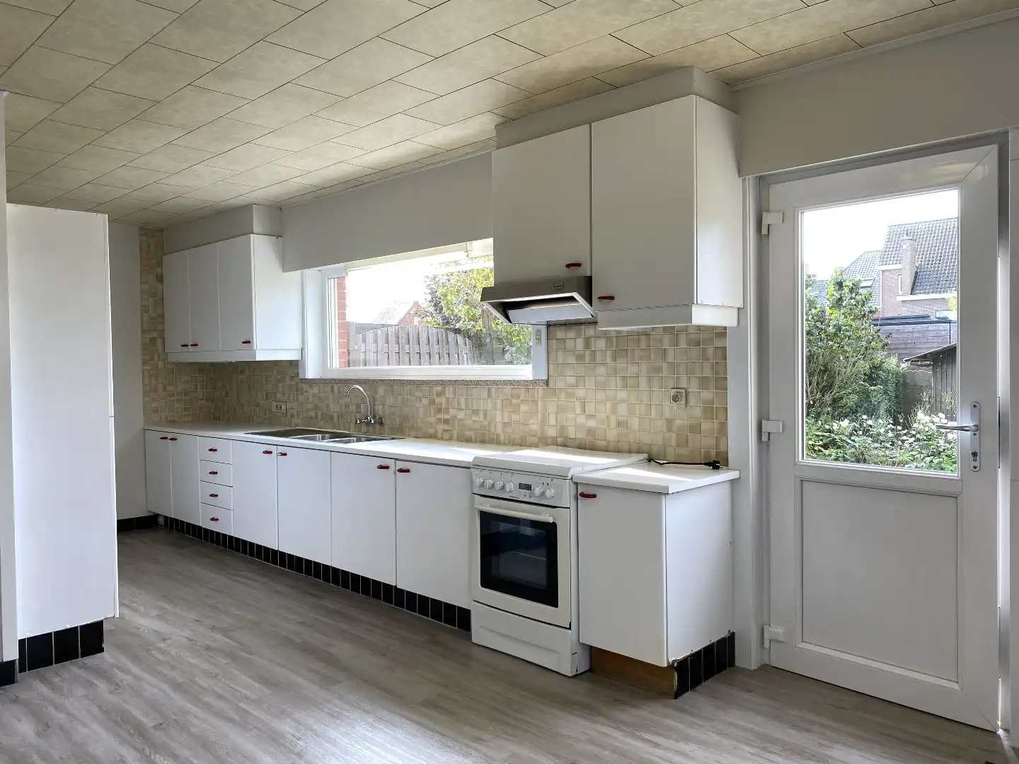 RUIME GEZINSWONING MET 4 SLPKS IN RUSTIGE WOONWIJK | GARAGE | TUIN foto 5
