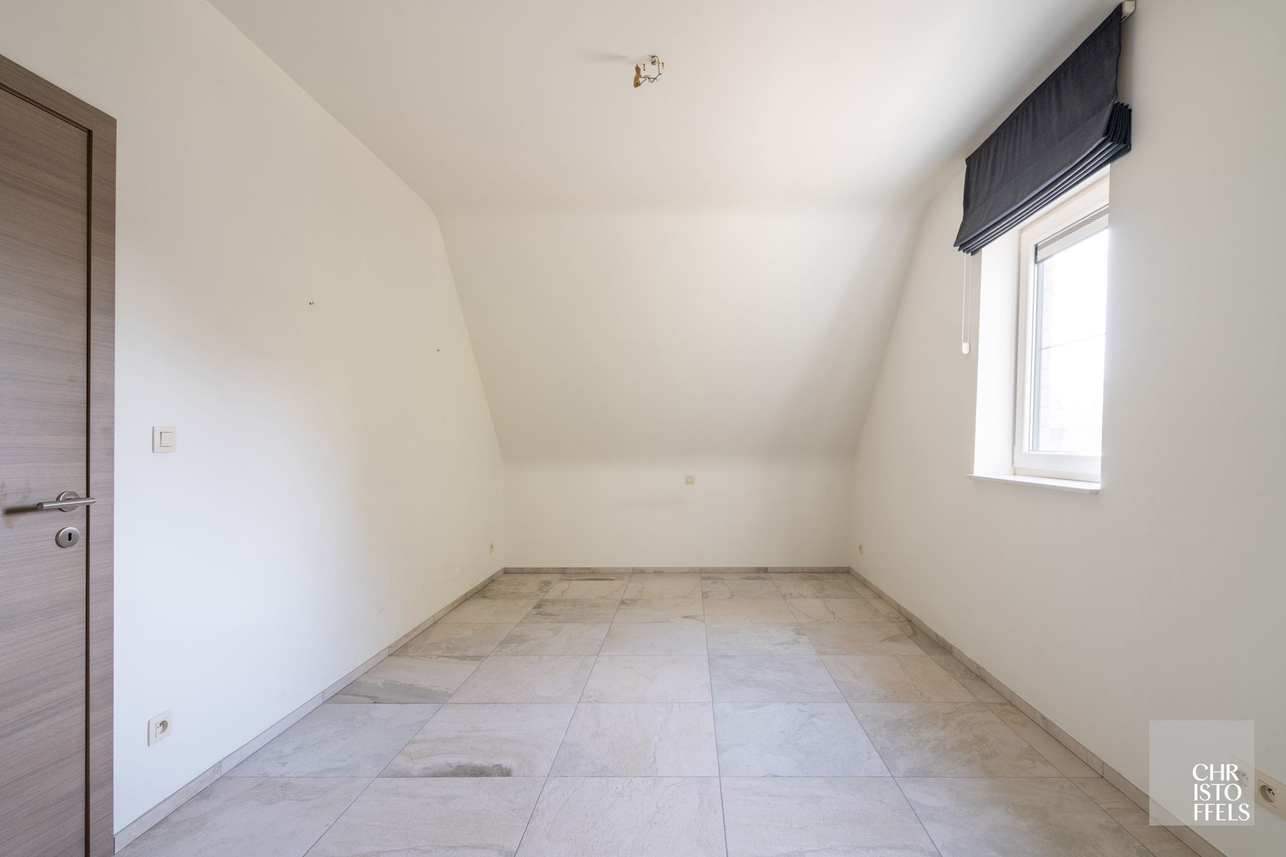 Ruim en energiezuinig 3-slaapkamerappartement (199m²) met terras in Genk! foto 10