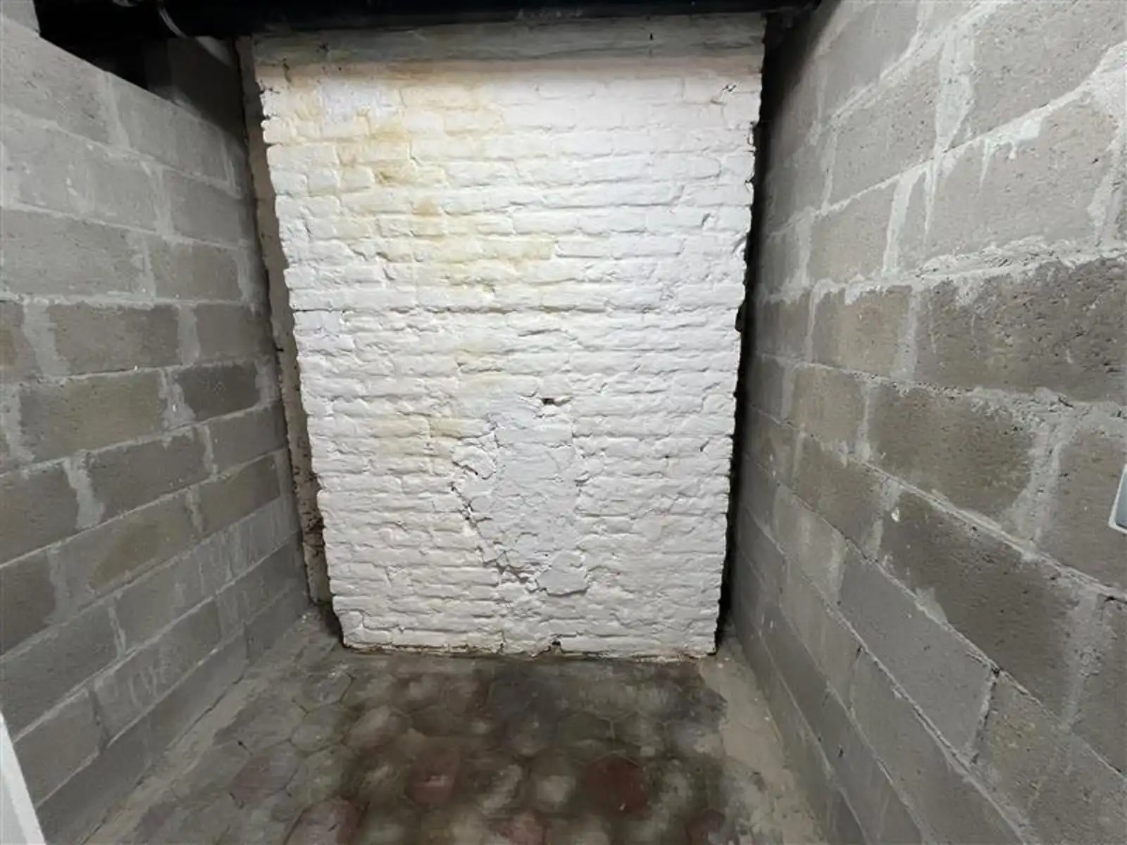 Volledig gerenoveerde studio op uitstekende locatie te huur foto 8