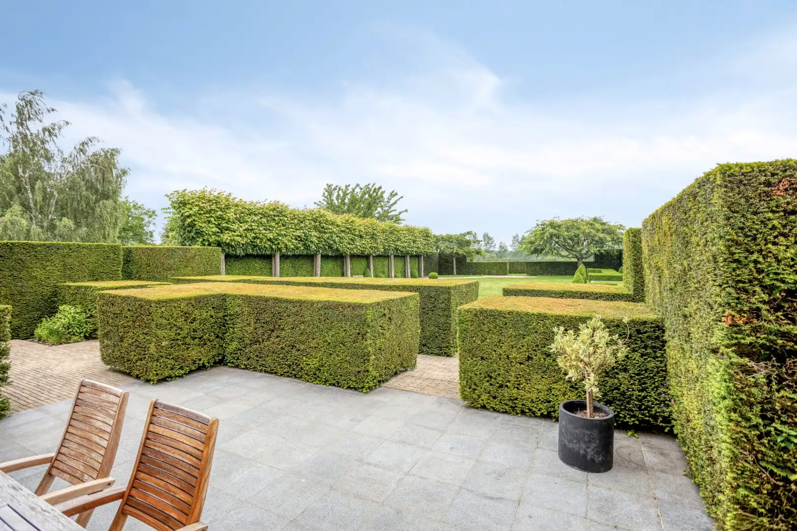 Landelijk en stijlvol wonen in alle rust – Ruime villa met fraai aangelegde tuin foto 4