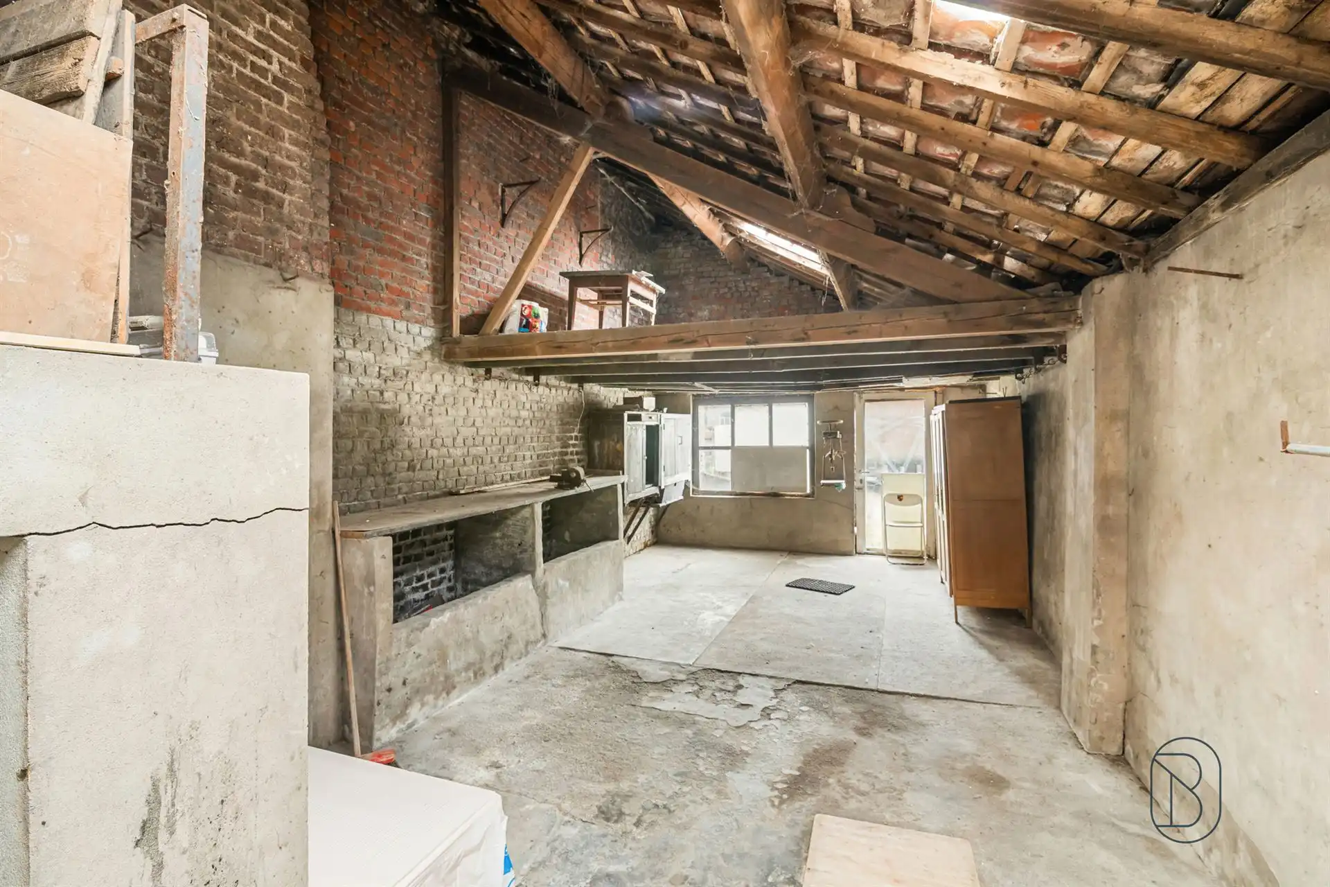 Te renoveren woning in centrum Lessines. foto 15