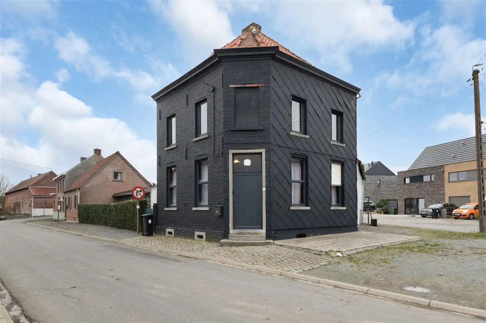 Hoofdfoto van de publicatie: Te renoveren open bebouwing op 2are36