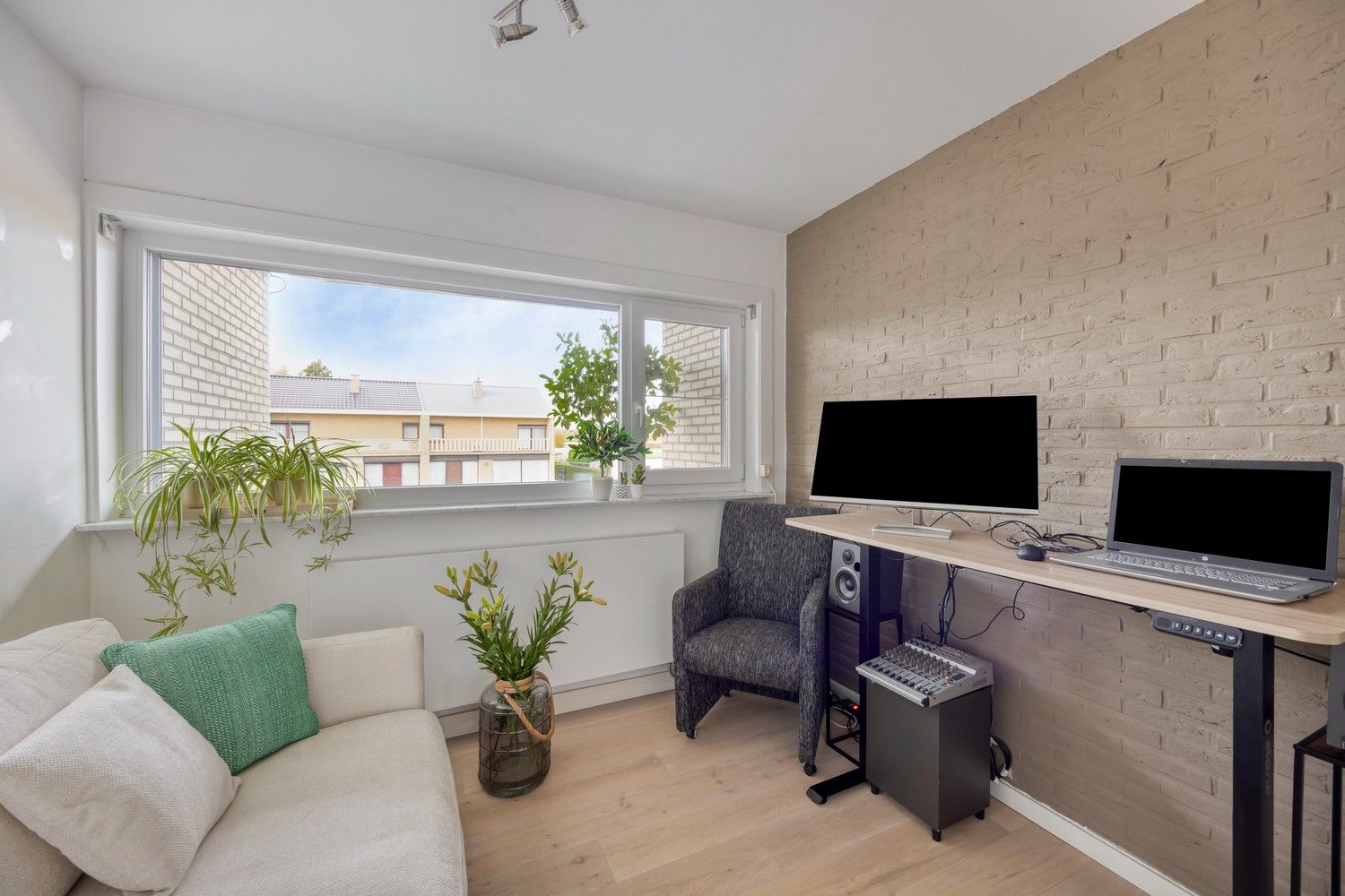 Gerenoveerd appartement met 3 slaapkamers, 2 terrassen en garage in Uikhoven aan de Maas! foto 10