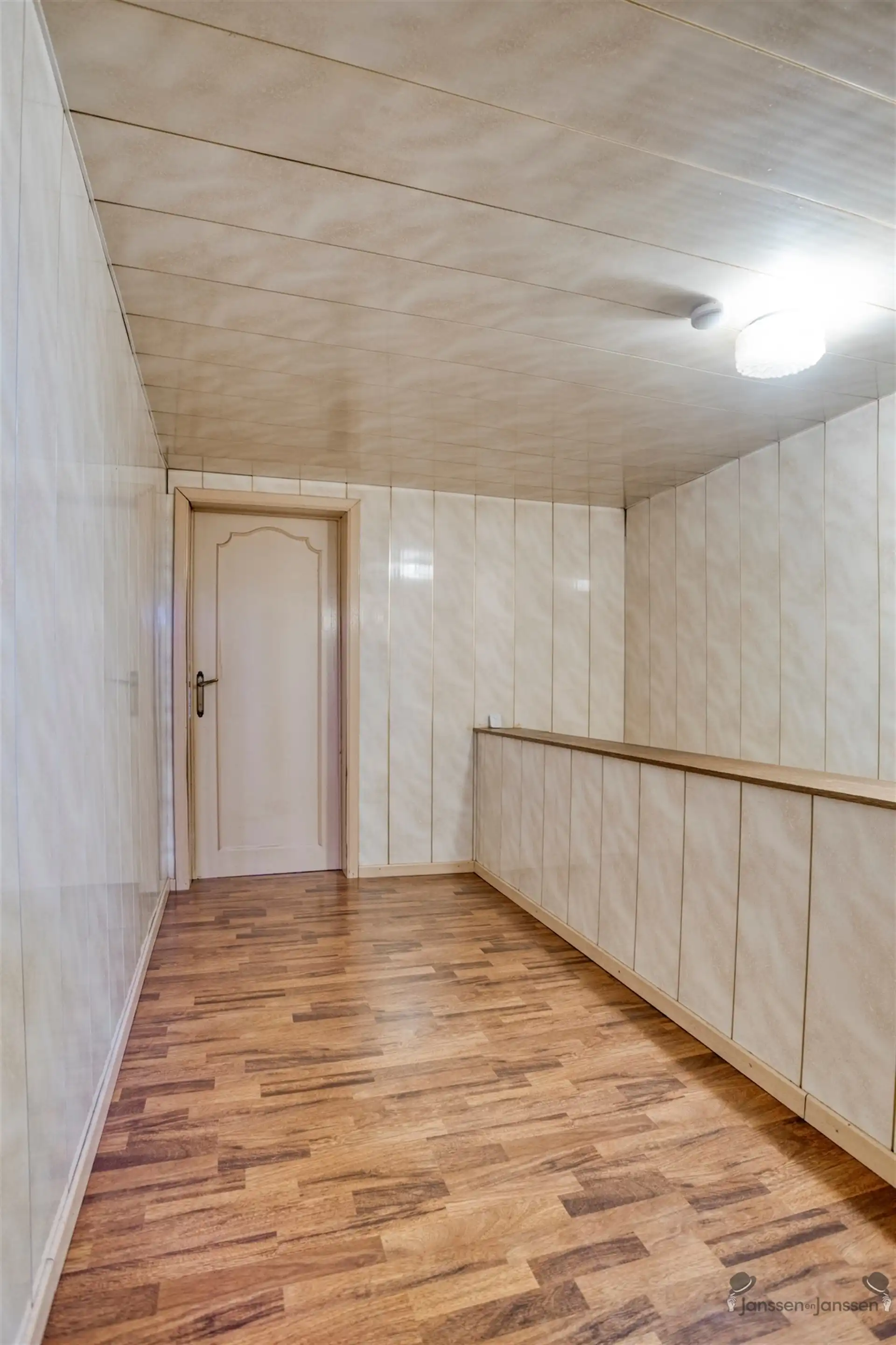 Ruime renovatiewoning met polyvalente bijgebouwen foto 14