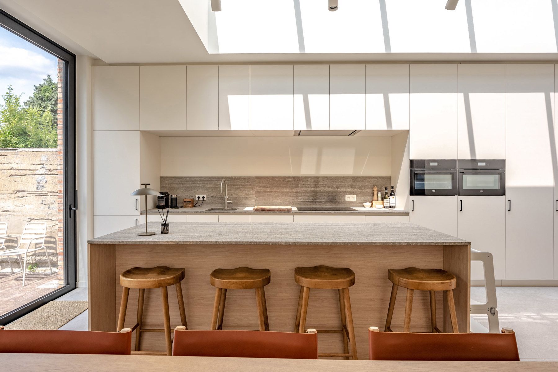 Instapklare woning met 3 slaapkamers, 2 badkamers en tuin! foto 2
