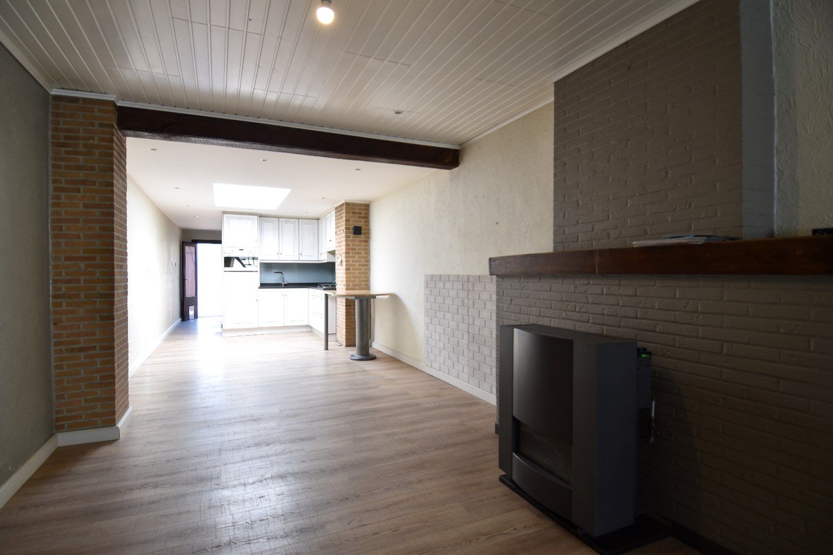 Gezellige stadswoning met 4 slaapkamers en terras te koop nabij Kortrijk-centrum foto 2
