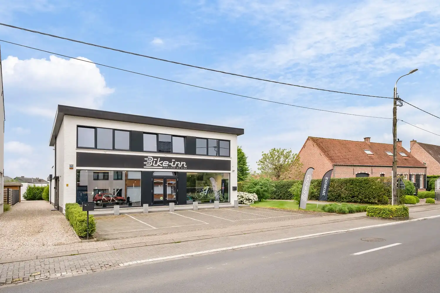 Opbrengsteigendom te koop – Handelsgelijkvloers + magazijnen foto 2
