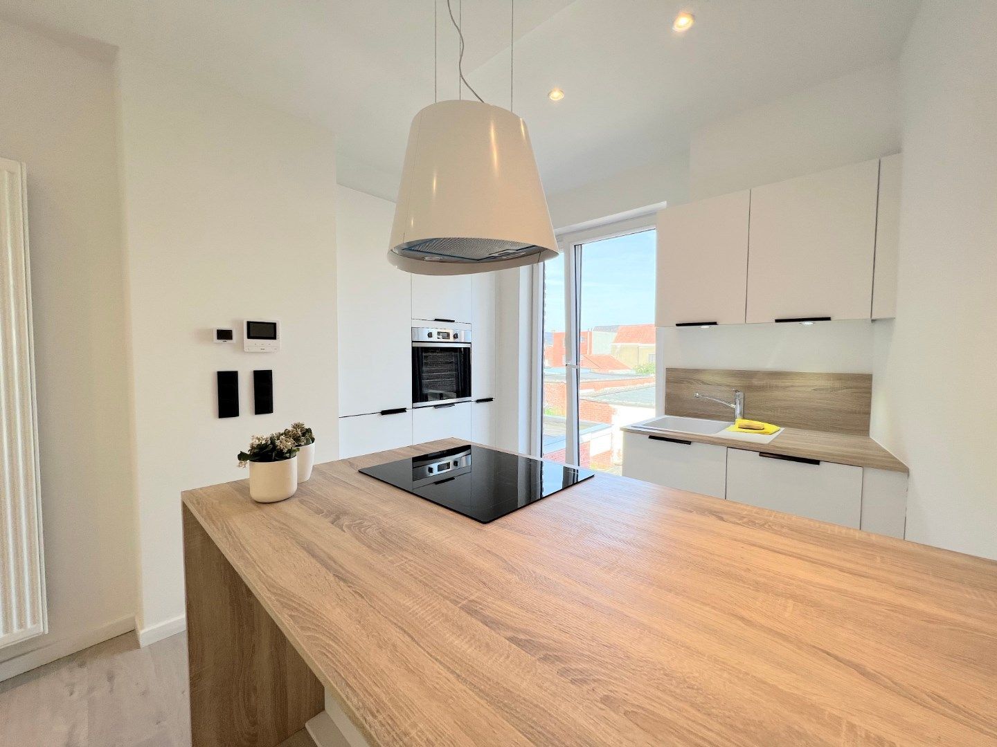 STIJLVOLLE BEL-ETAGE MET 1 SLAAPKAMER, TERRAS EN GARAGE IN CENTRUM IEPER foto 5
