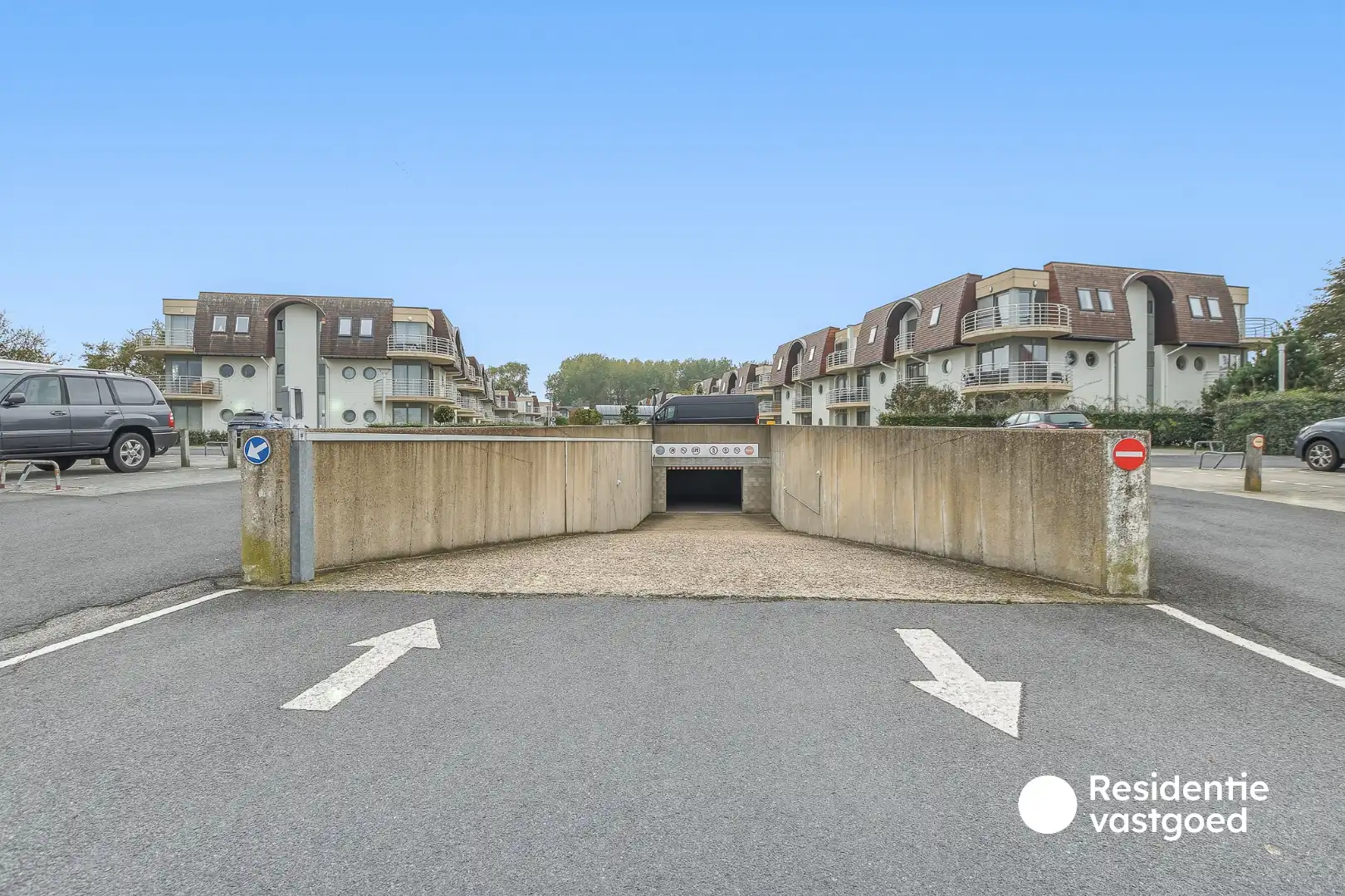 Instapklaar éénslaapkamerappartement met terras en zwembad te Bredene! foto 15