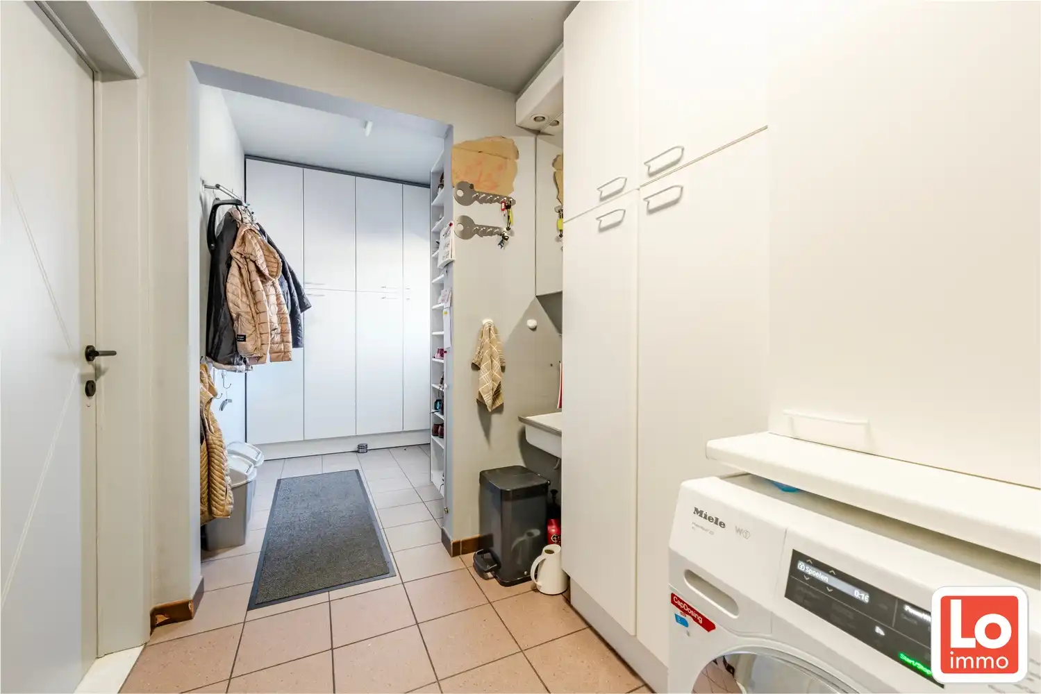 Prachtige instapklare villa met 4 slpks en zwembad op een rustige ligging foto 8