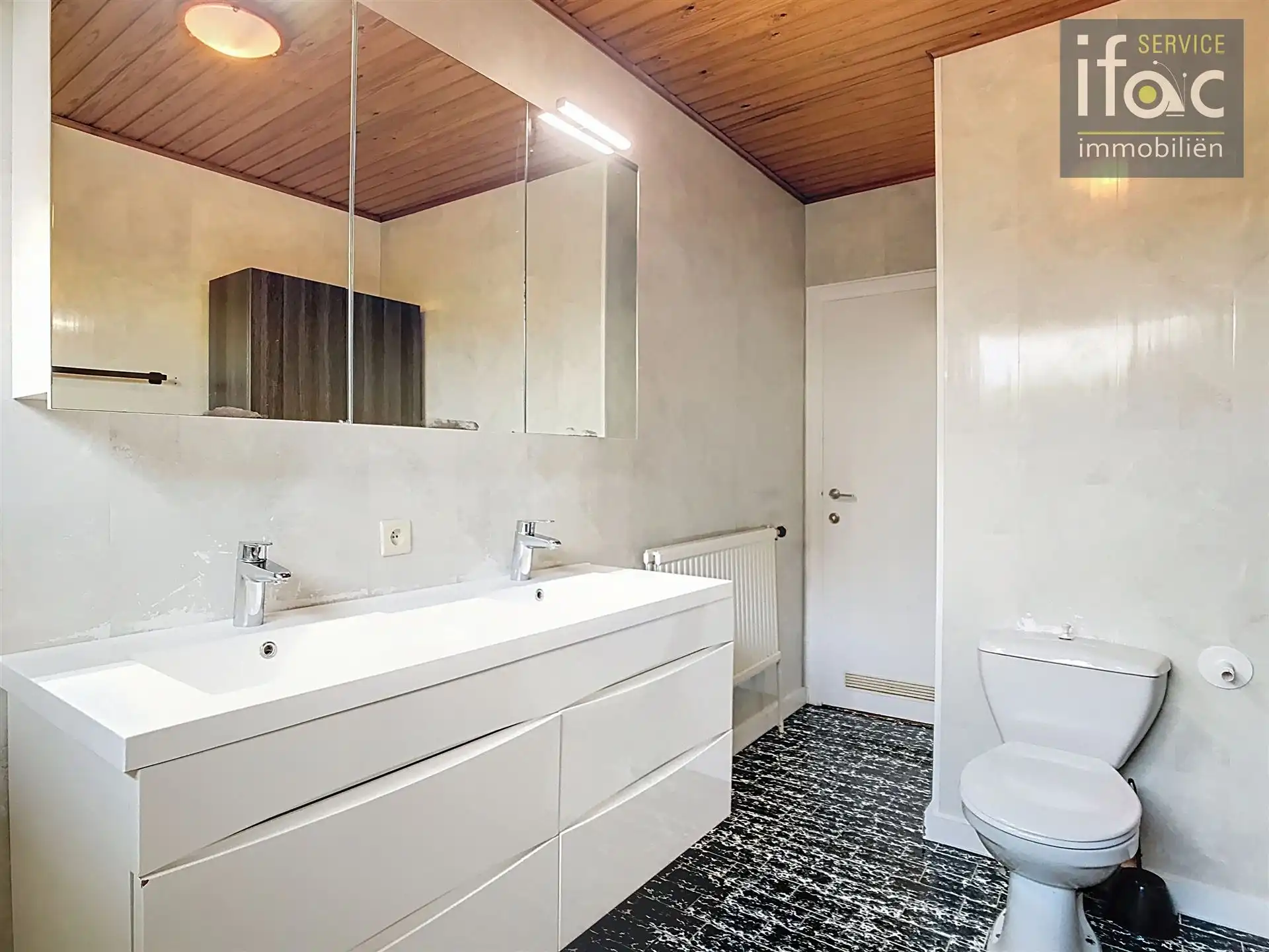 Bungalow met 4 slaapkamers en ruime garage foto 12