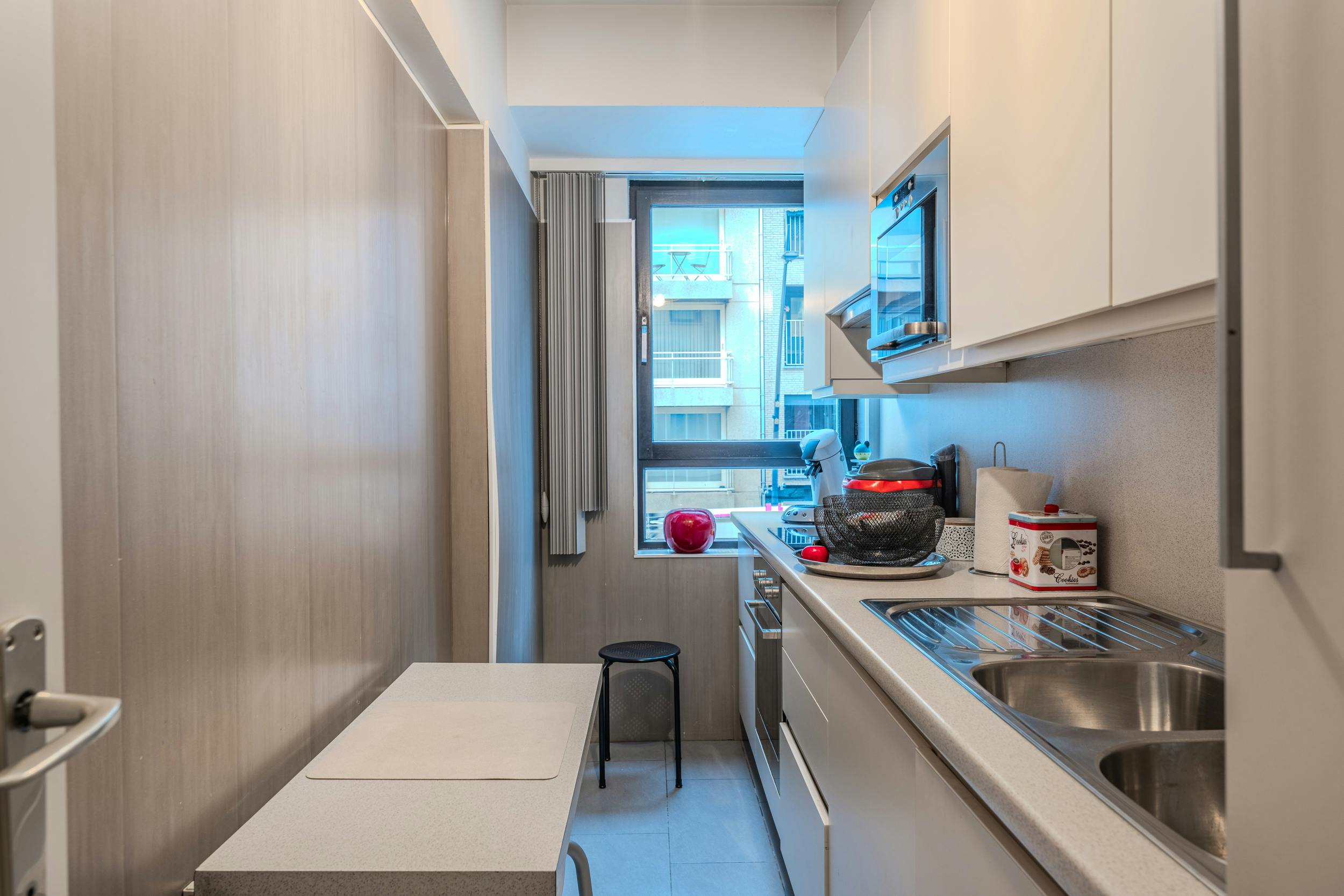 Lichtrijk 2-slaapkamer hoekappartement te koop te Oostende foto 4