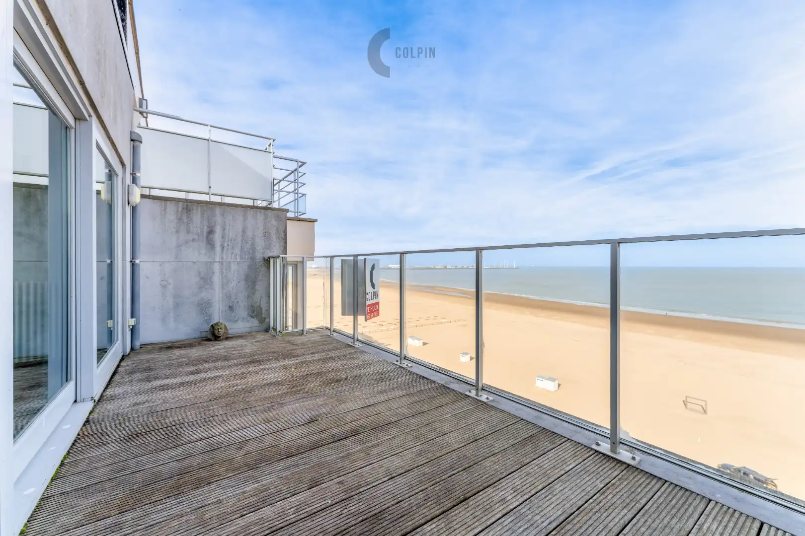 Ruime penthouse met frontaal zeezicht in Duinbergen foto {{pictureIndex}}