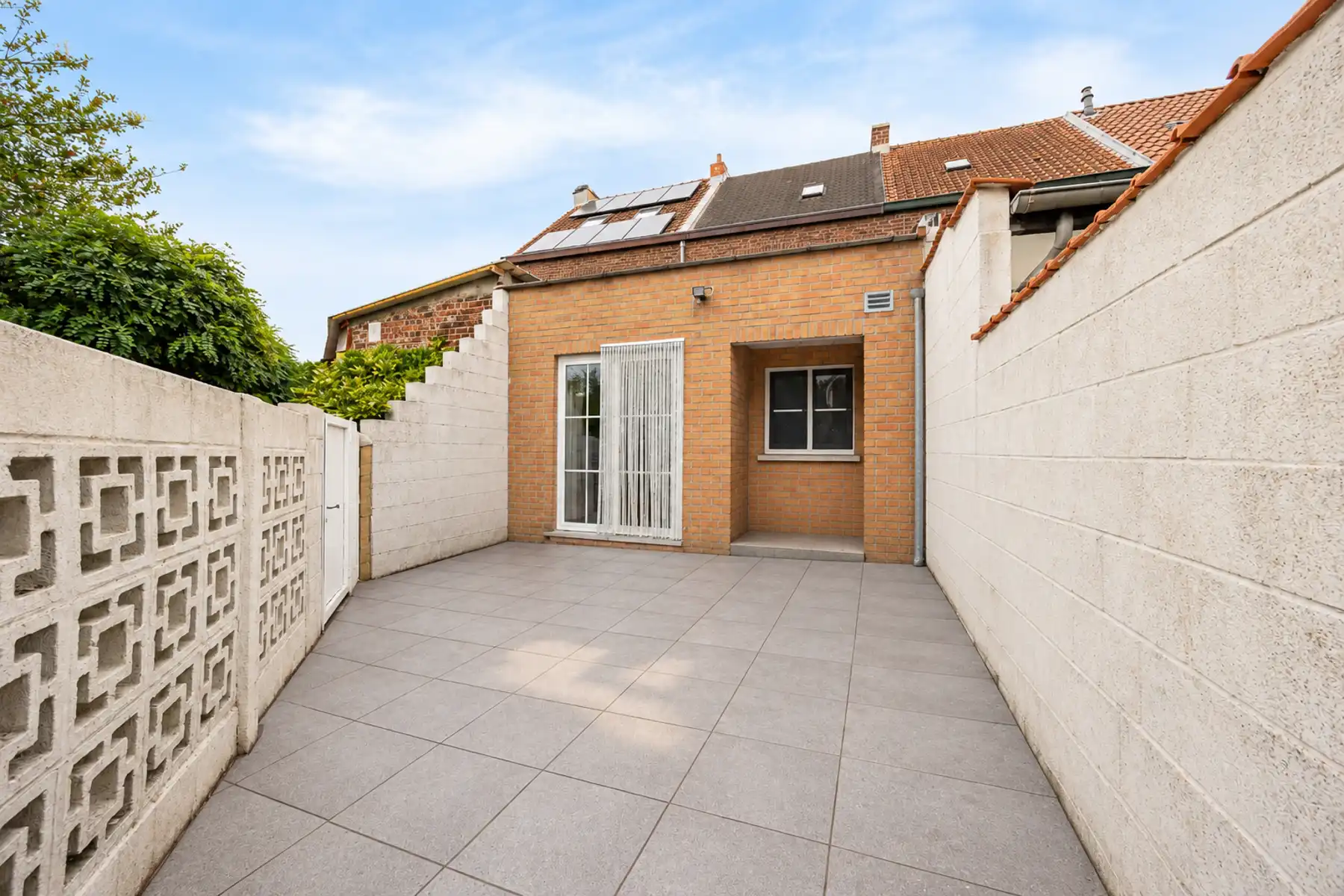 Woning met 2 slaapkamers, zolder en buitenruimte  foto 2