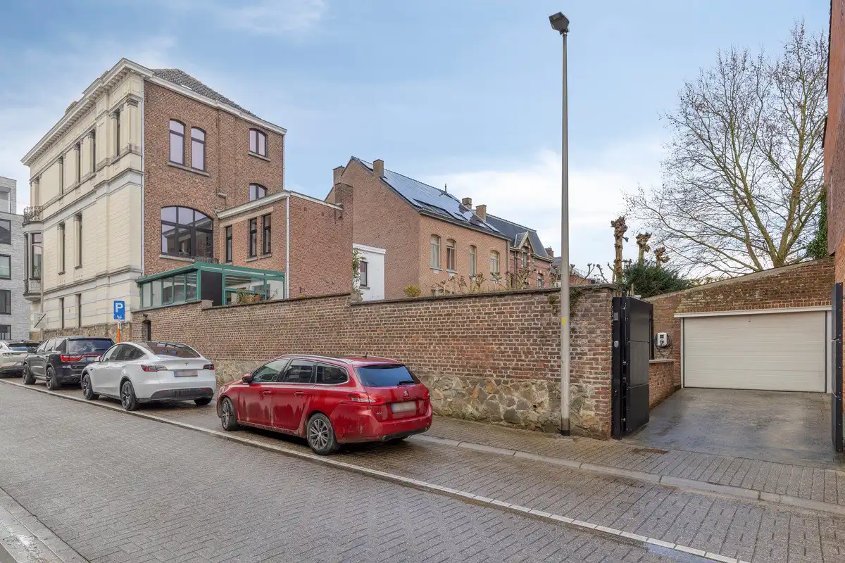 KARAKTERVOL VOLLEDIG GERENOVEERD STATIG HERENHUIS IN CENTRUM VAN TONGEREN. foto 49