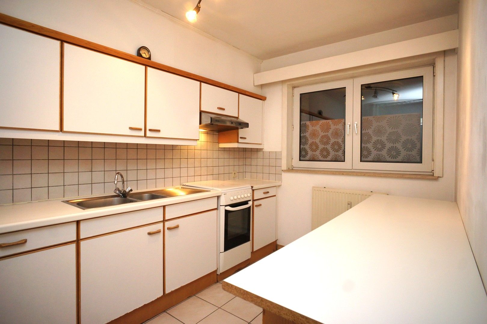 Ruim appartement met 3 slaapkamers gelegen tegenover de kerk van Wiemesmeer foto 4