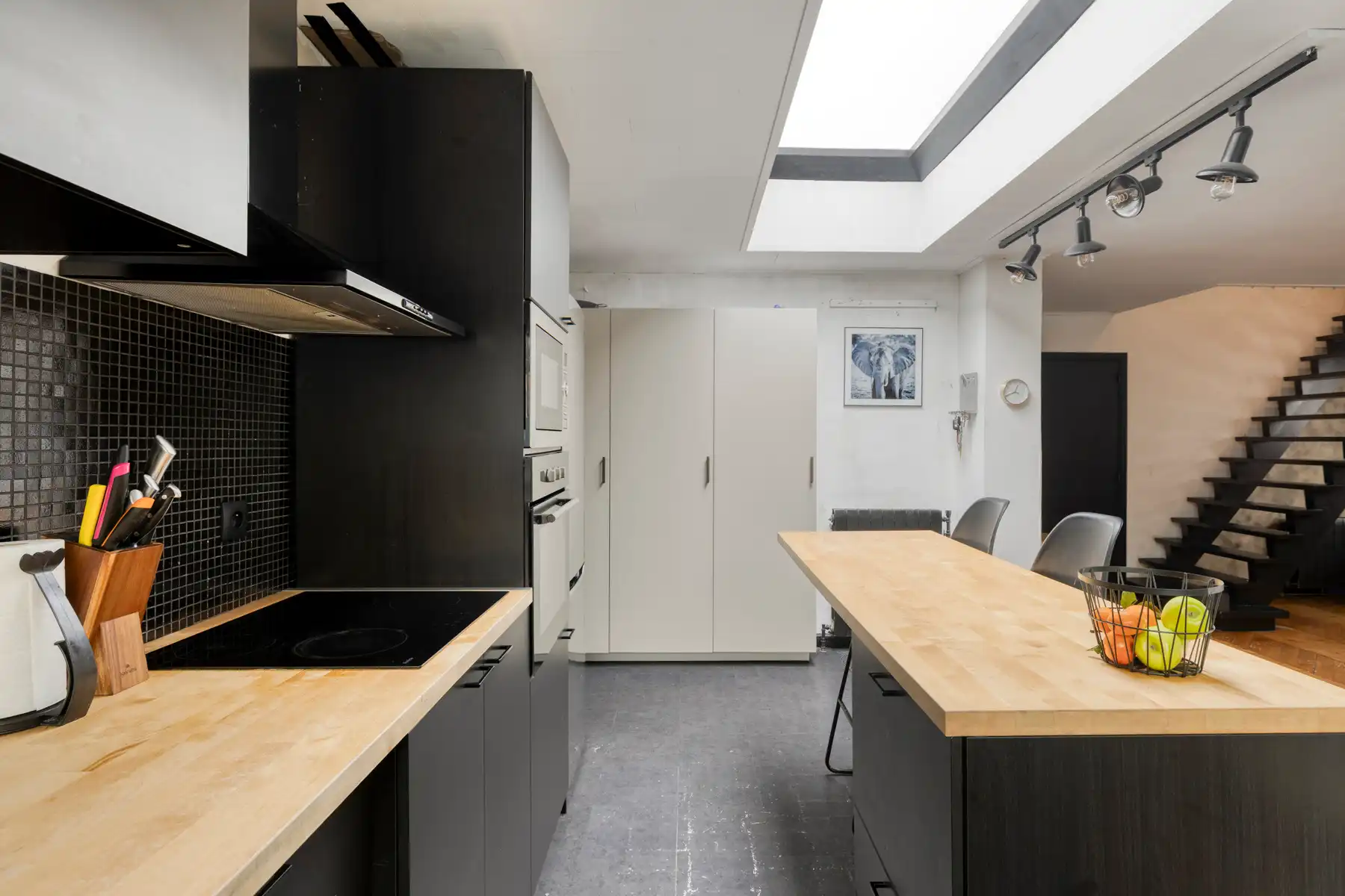 Goedgelegen woning met tuin en garage! foto 4