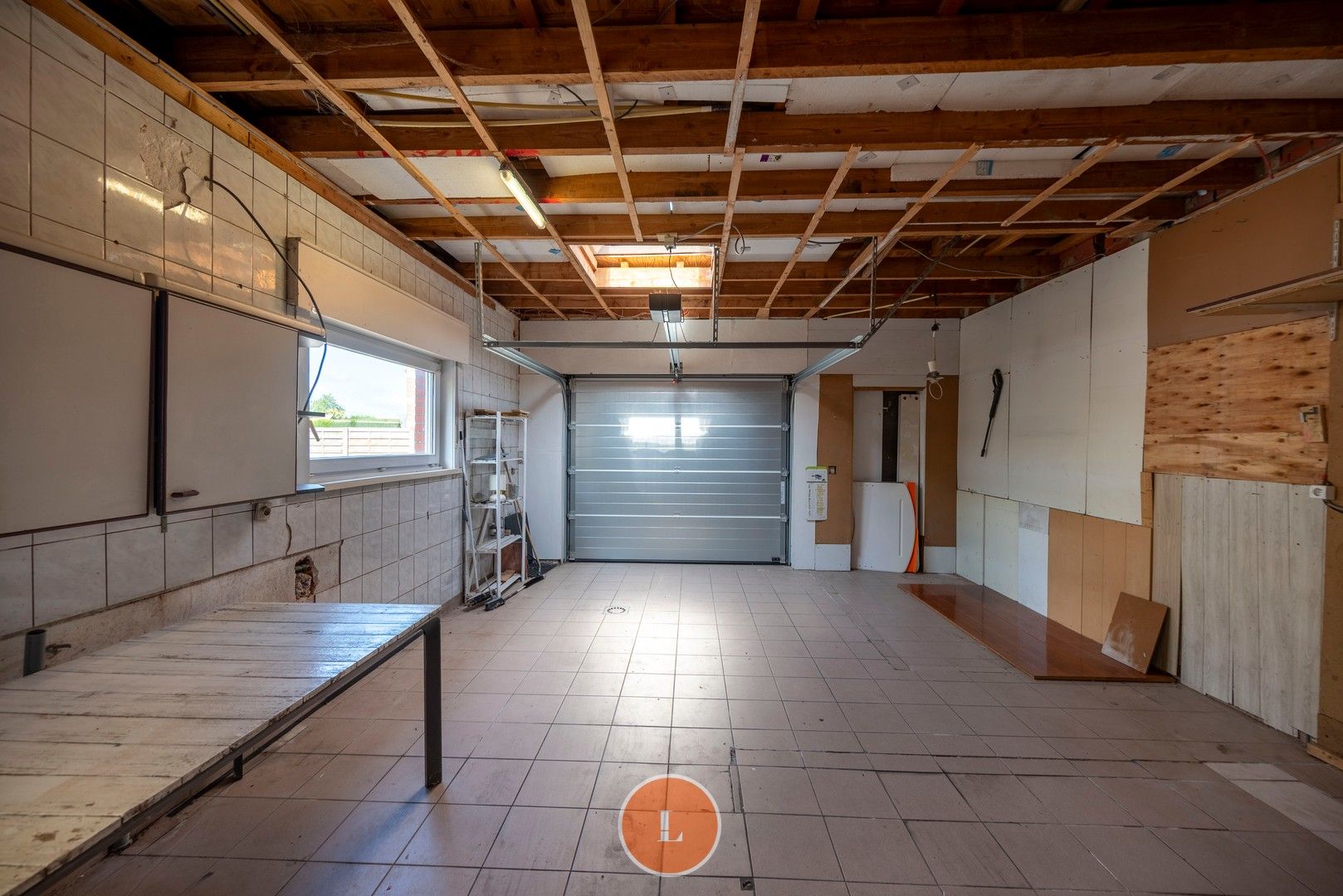 Te renoveren woning met 3 slaapkamers en garage in Menen. foto 14