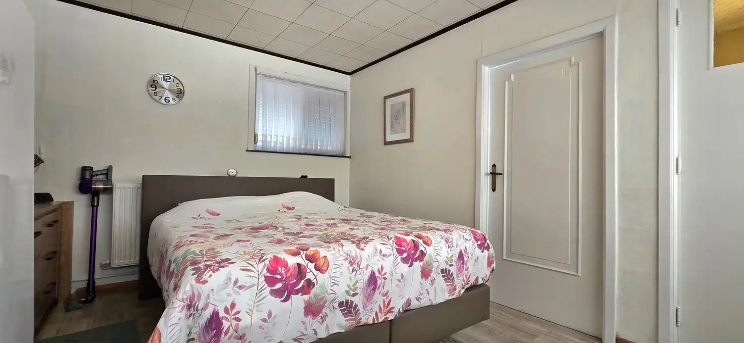 TE KOOP: te renoveren open bebouwing met 4 ruime slaapkamers foto 9