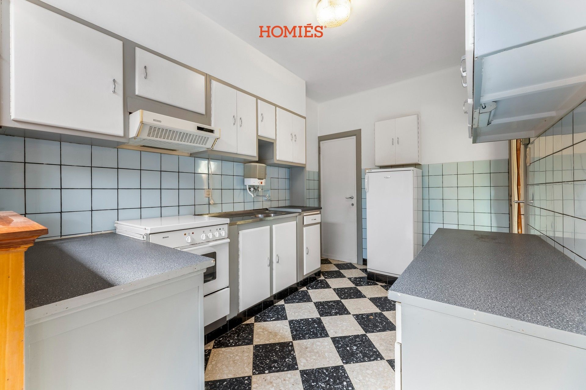 Te renoveren woning met veel potentieel foto 7