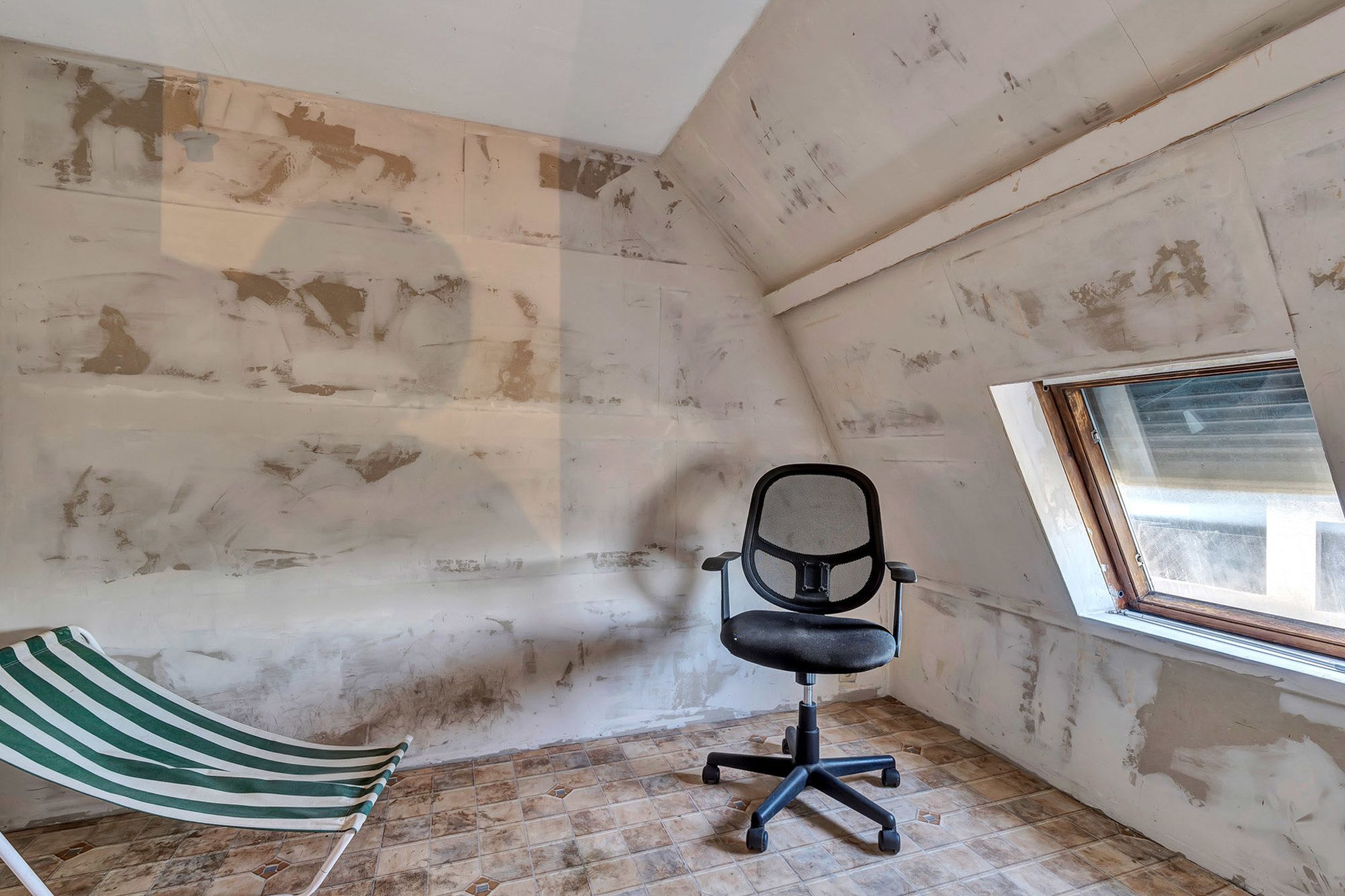 Te renoveren halfopen woning met ruime garage en grote tuin  foto 12