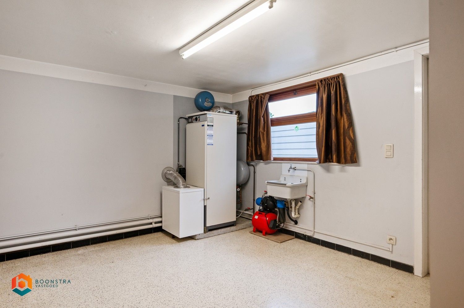 Gelijkvloerse open bebouwing met veel potentieel op 1.827 m² foto 16