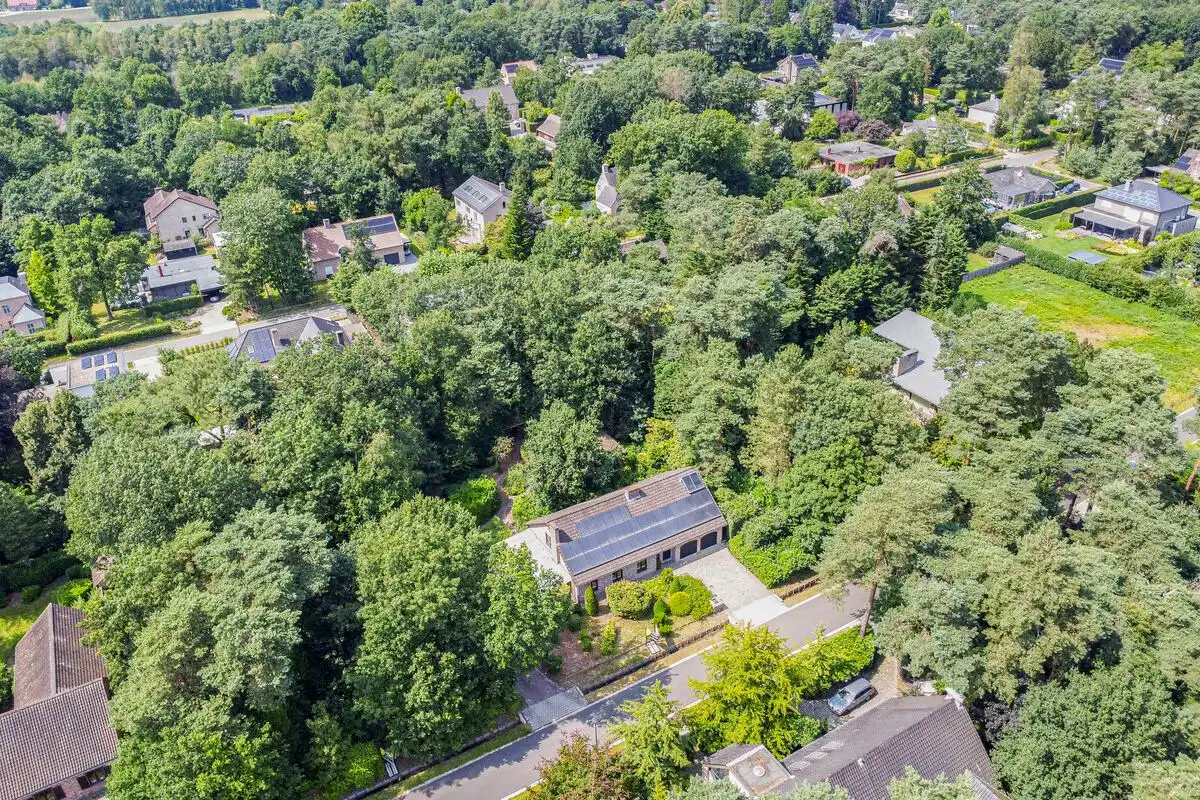 Hoofdfoto van de publicatie: Rustig en residentieel gelegen woning met mogelijkheden op een mooi perceel van 1.317 m².