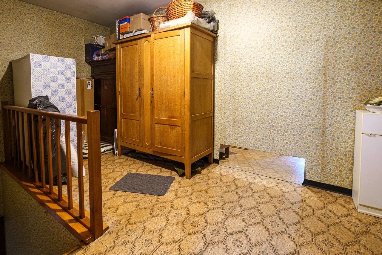 Ruime, op te knappen villa met handelsruimte foto 28