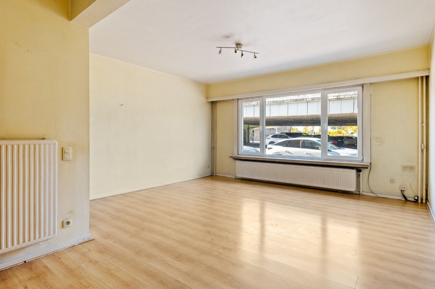 Te renoveren opbrengsteigendom met 3 app. en 3 garageboxen foto 6