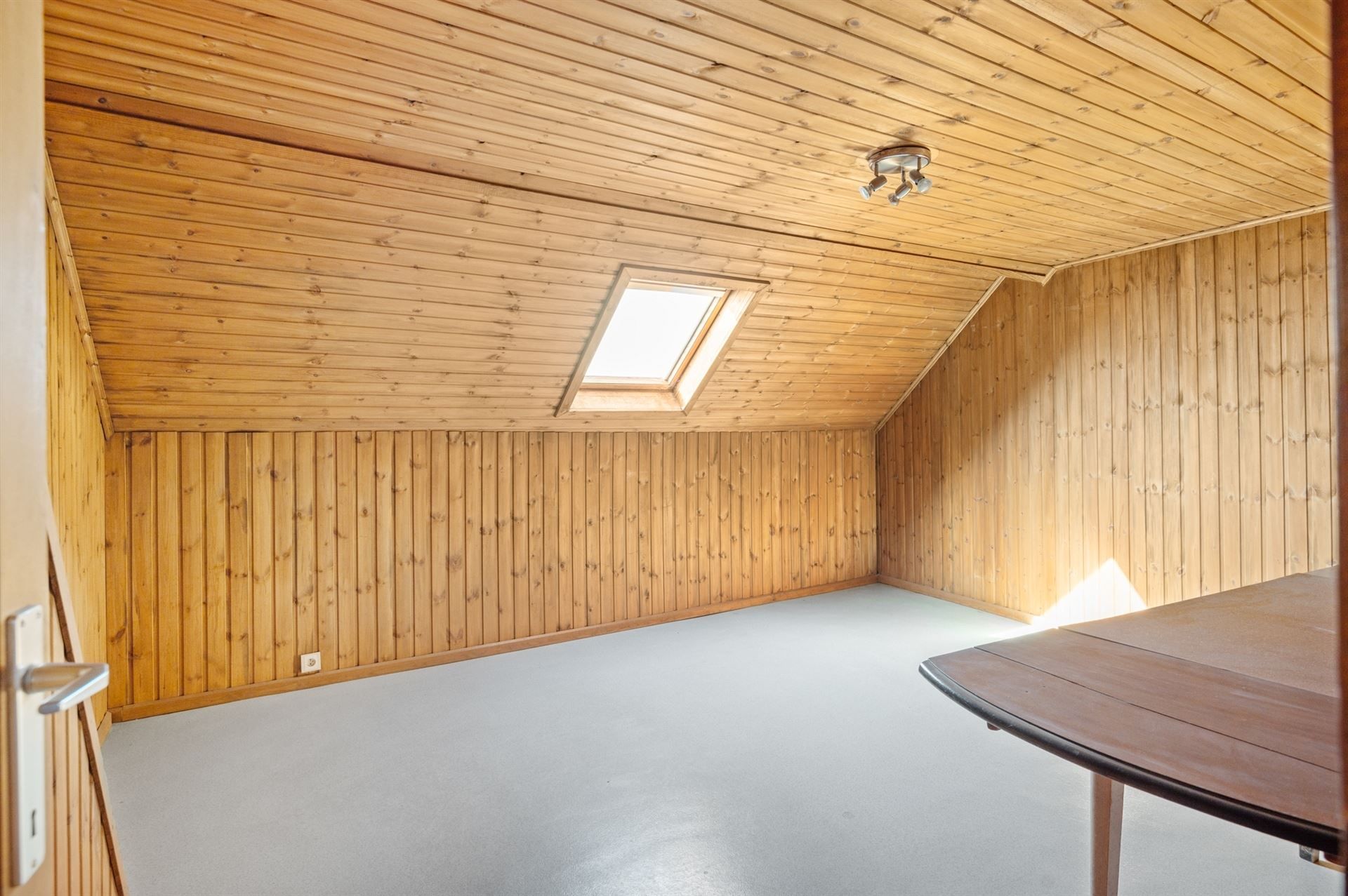 RUIME 5-SLPK-WONING MET GROTE TUIN foto 16