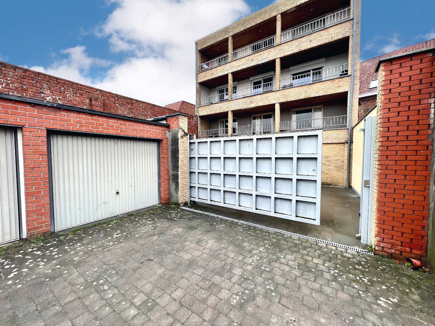 INSTAPKLARE HANDELSRUIMTE (135m²) MET OPTIONELE GARAGE EN TERRAS foto 2