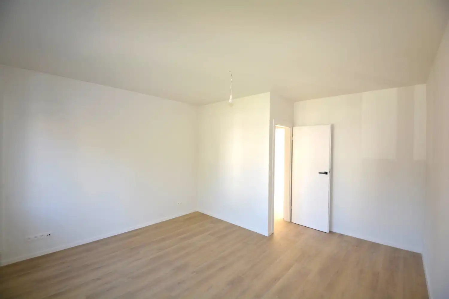 KWALITATIEF GERENOVEERDE WONING OP 835 m²! foto 7