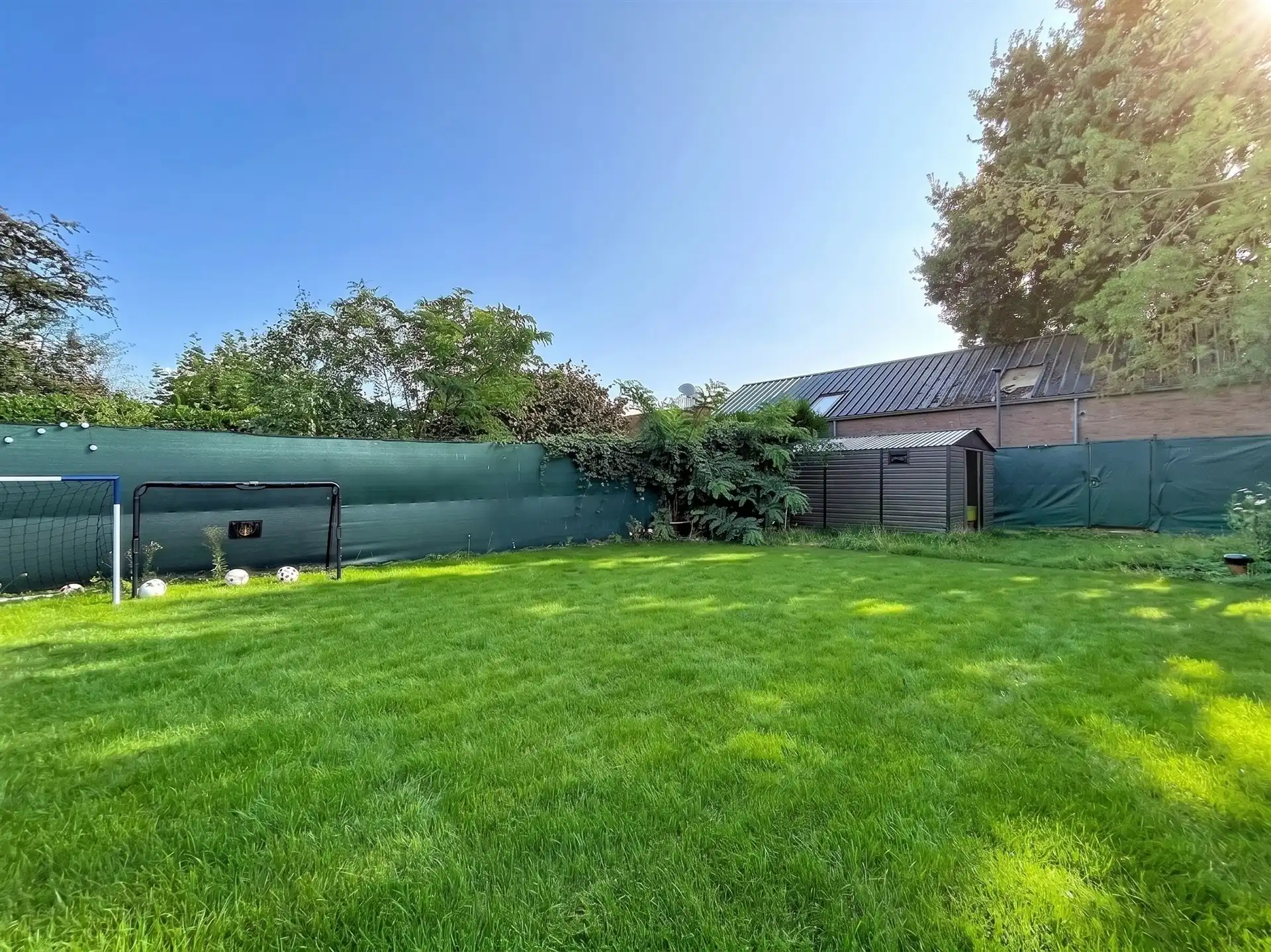 Modern gelijkvloers appartement met tuin van 200m²! foto 8